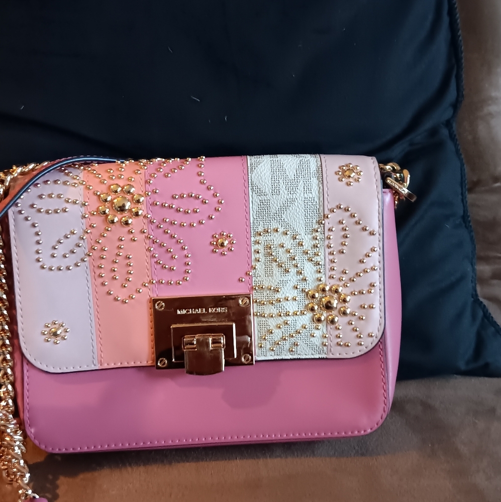 Michael Koŕs pink bag